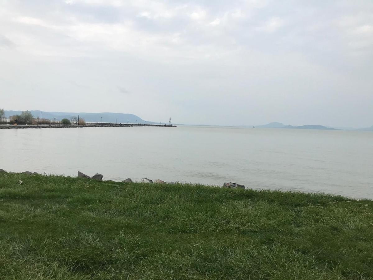Nyaraló Balatonmáriafürdő Esterno foto